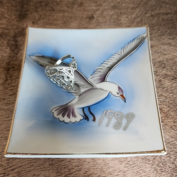 Vintage Taylor Swift 1989 TV Inspired Seagull Trinket Dish - Picture 3 of 6